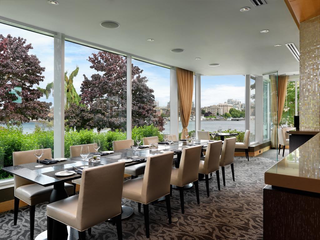 At Laurel Point Hotel 4*