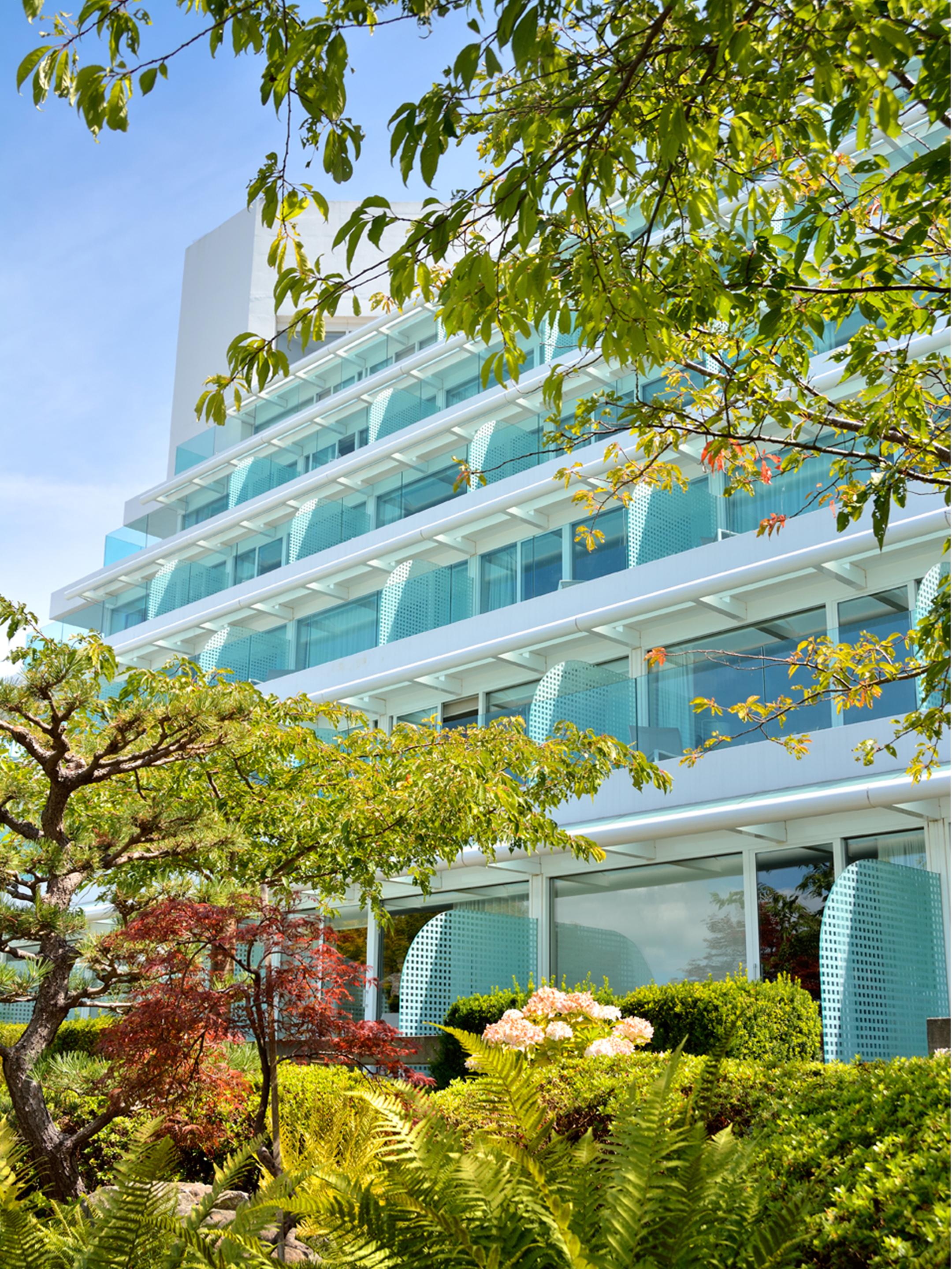 At Laurel Point 4*