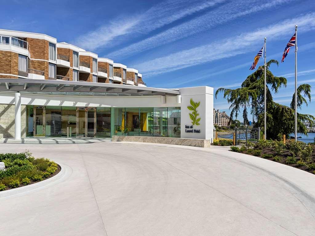 At Laurel Point Hotel 4*