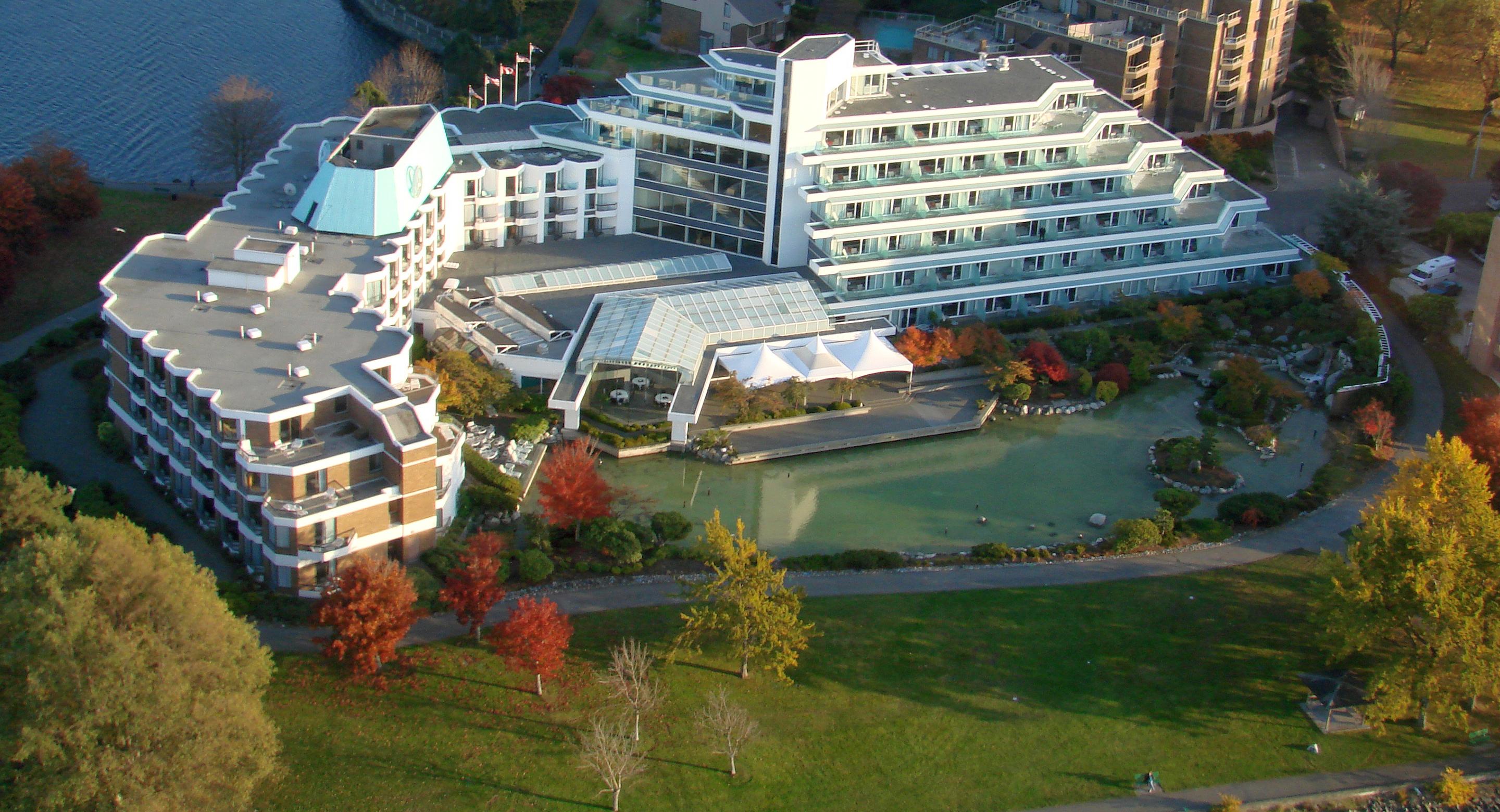 Hotel At Laurel Point 4*