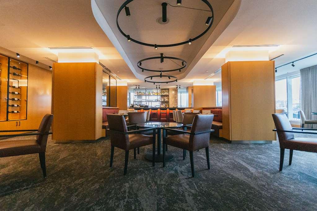 Hotel At Laurel Point 4*