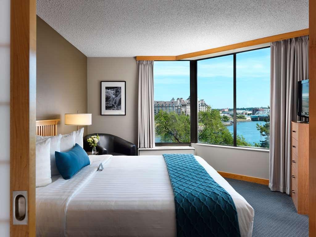 At Laurel Point Hotel 4*