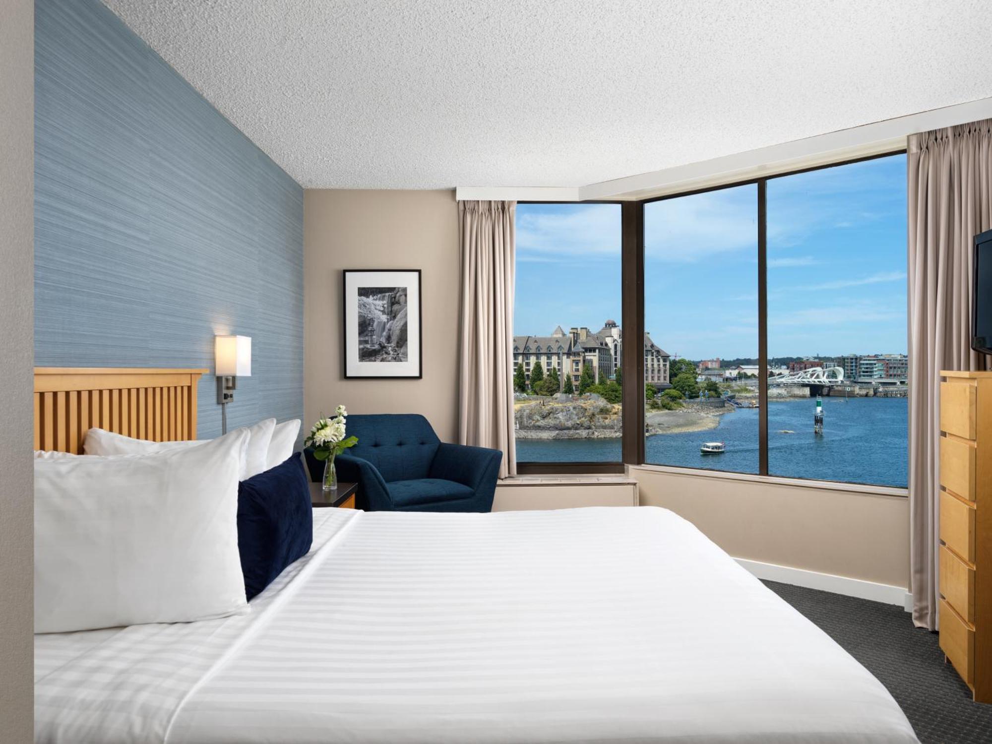 At Laurel Point Hotel 4*