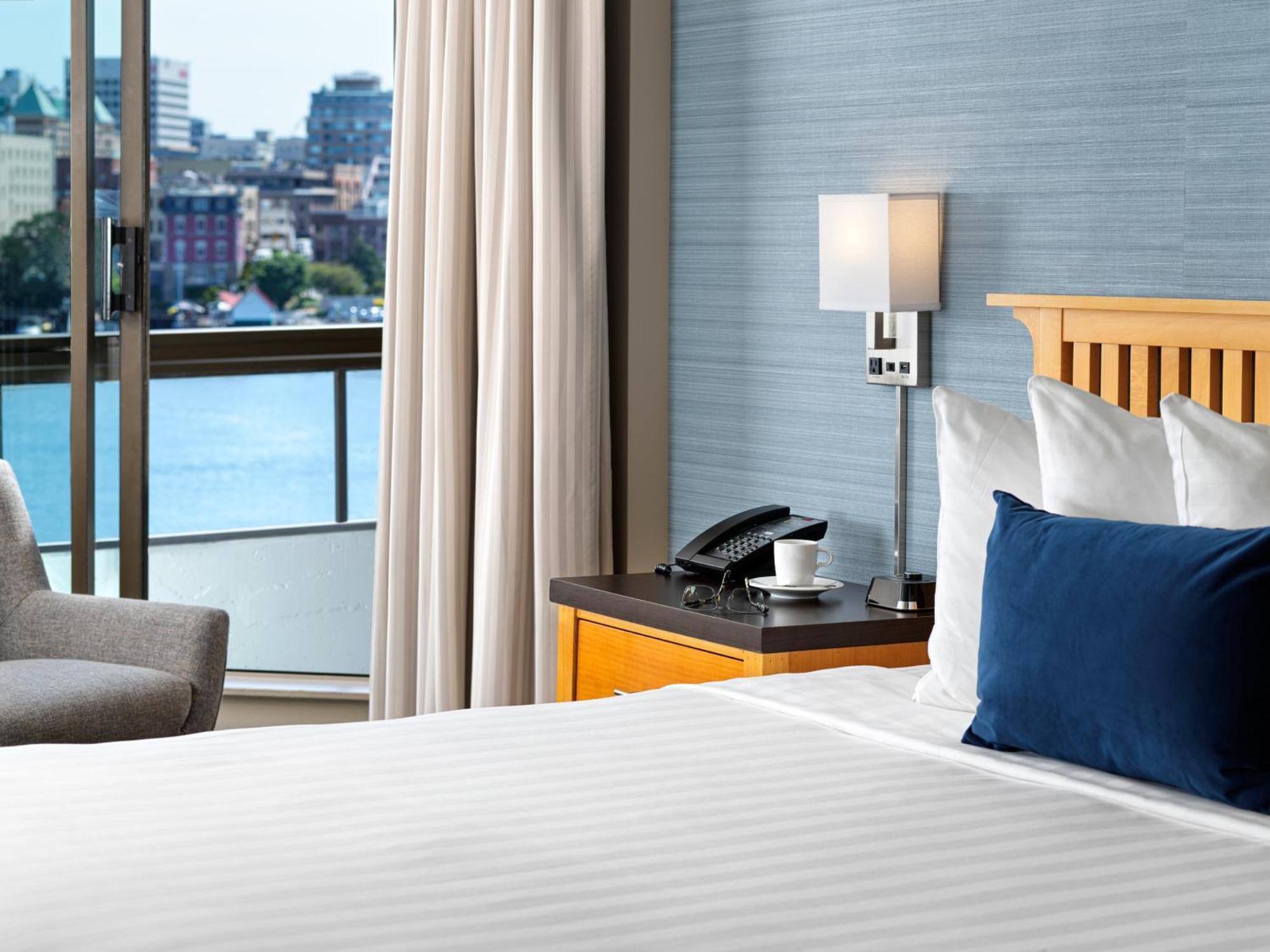 Hotel At Laurel Point