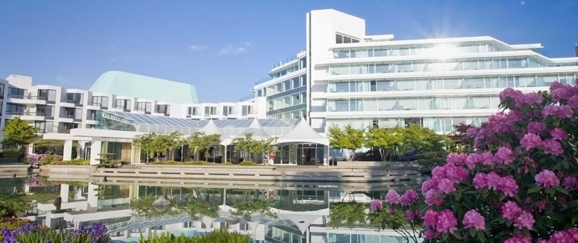 At Laurel Point Hotel 4*